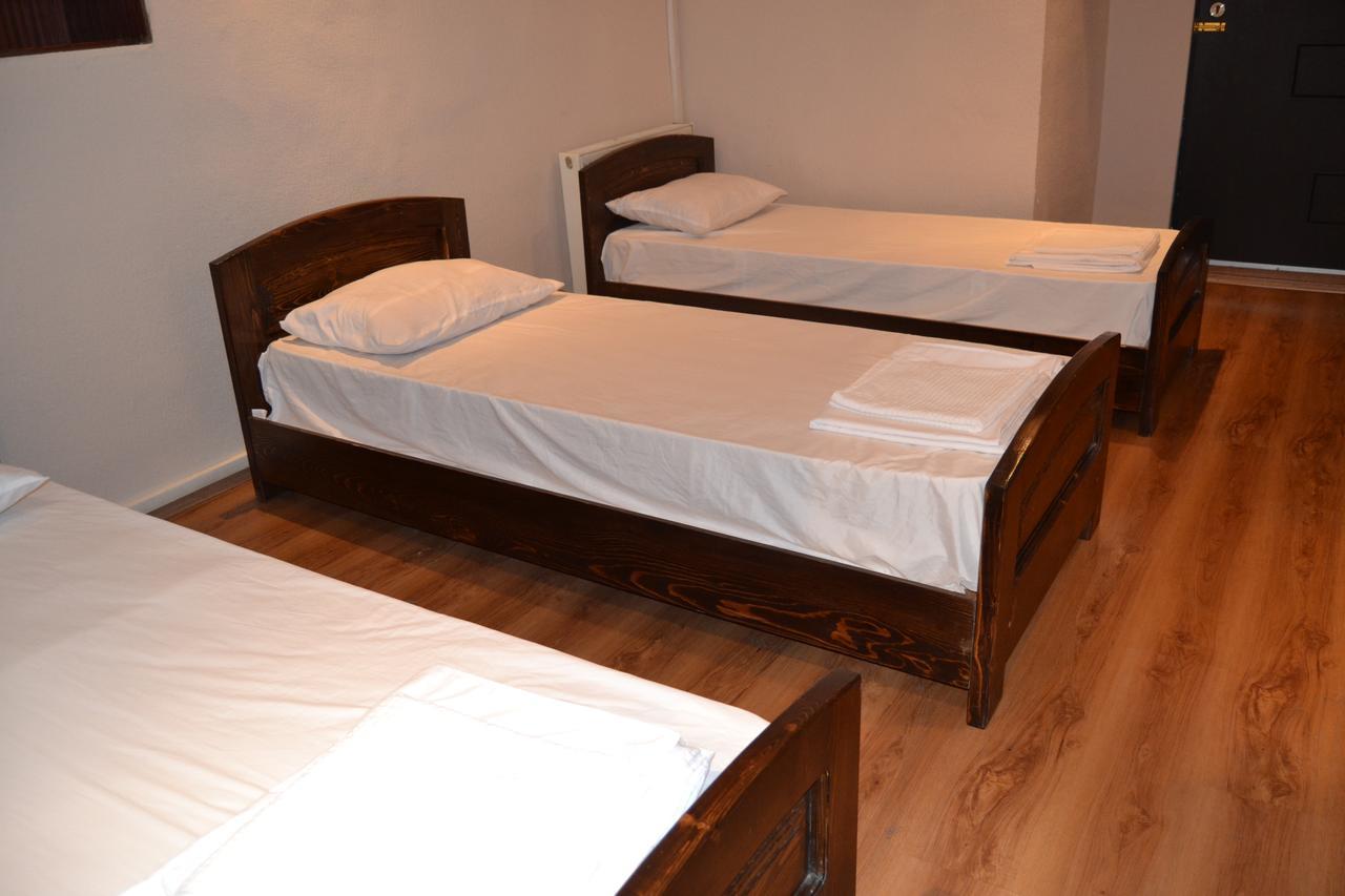 Deso Hostel & Rooms Тбилиси Стая снимка