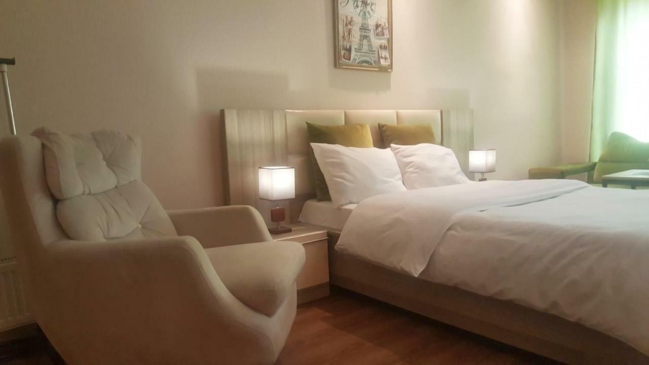 Deso Hostel & Rooms Тбилиси Екстериор снимка